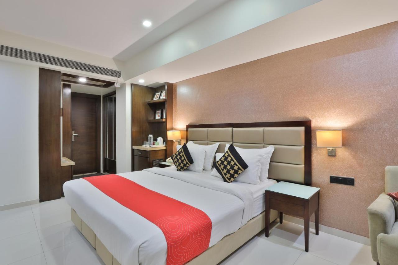 Krios Hotel - Near Sg Highway, Ahmedabad Esterno foto