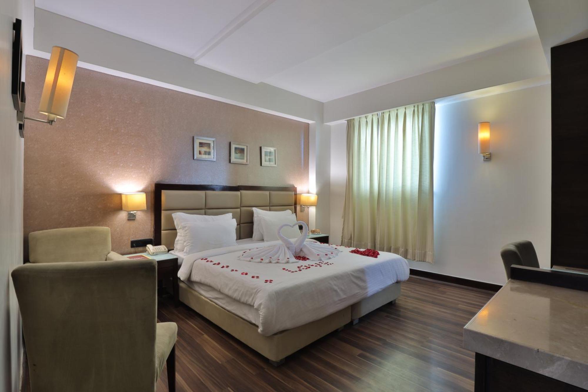 Krios Hotel - Near Sg Highway, Ahmedabad Esterno foto