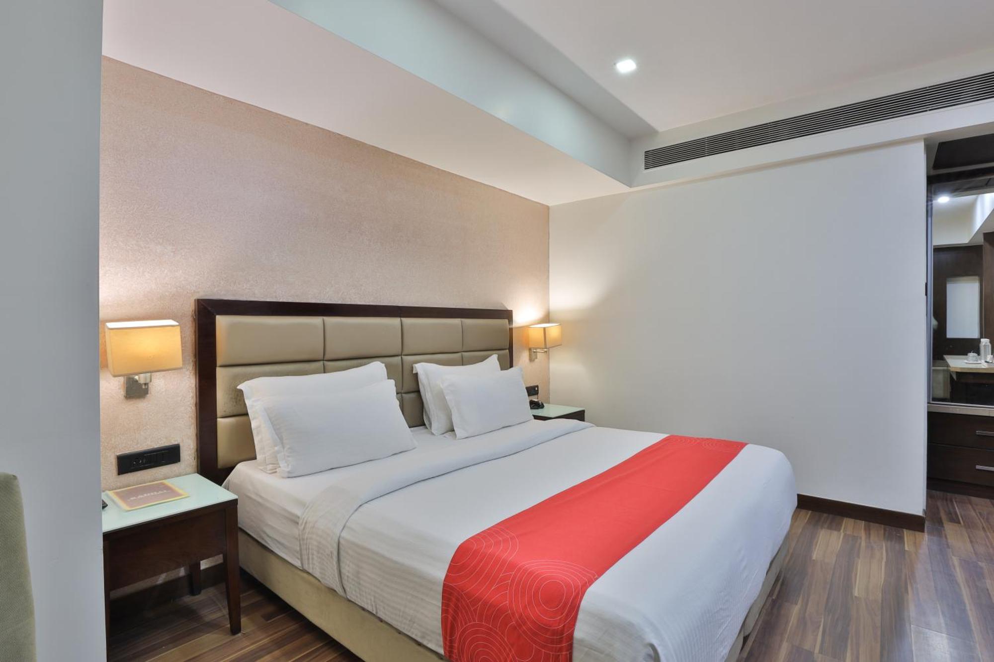 Krios Hotel - Near Sg Highway, Ahmedabad Esterno foto